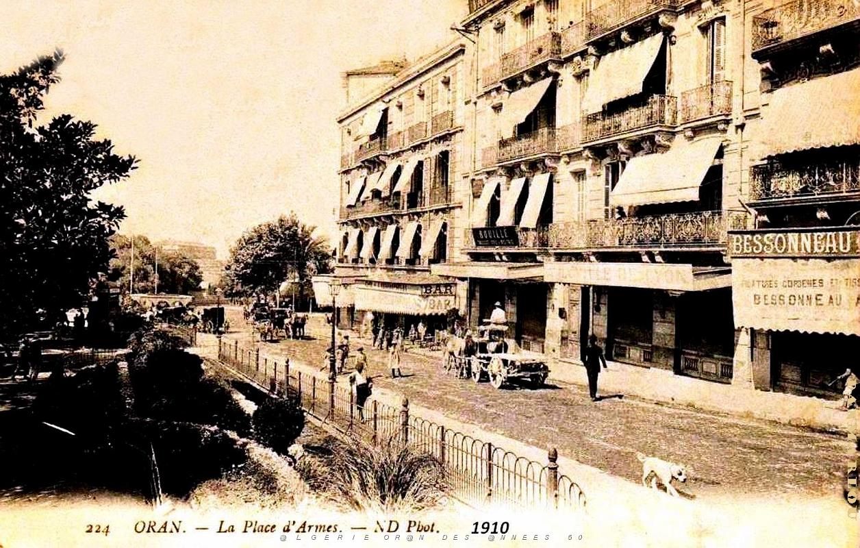 2881- Oran - Place d'Armes - Cote Est - 1910.jpg